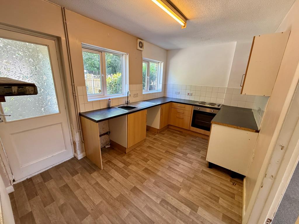Lot: 19 - VACANT SEMI-DETACHED HOUSE - Kitchen